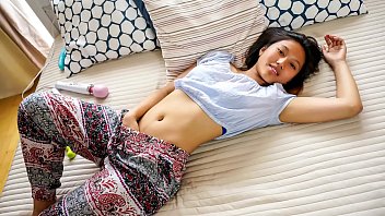 Địt Em May Thai Teen Châu Á đạt Cực Khoái Với Máy Rung